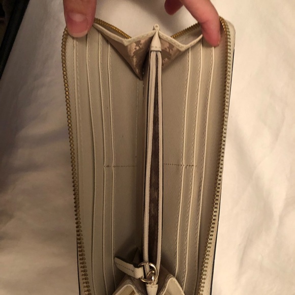 Off white wallet - Picture 1 of 3